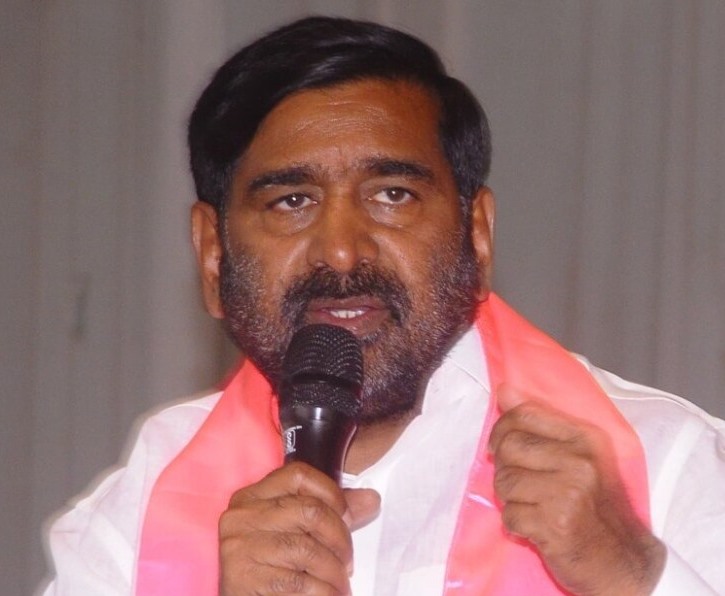 ఇప్పటినుంచి చెప్పుతో కొడతారు: మాజీ మంత్రి