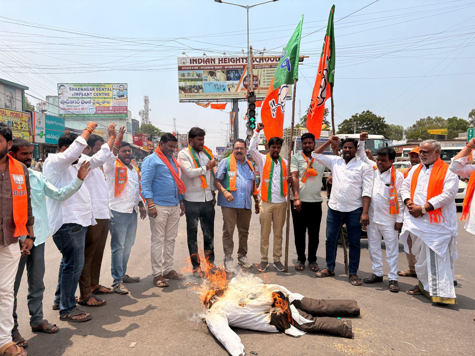 షాద్ నగర్‌లో మల్లికార్జున ఖర్గే దిష్టిబొమ్మ దగ్ధం