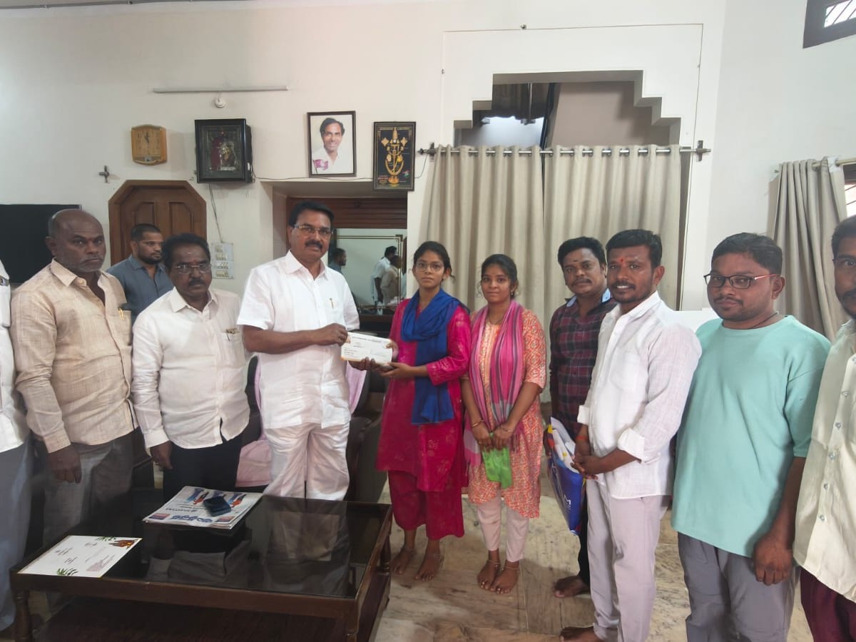 పేదింటి అమ్మాయి వివాహానికి మాజీ మంత్రి ఆత్మీయ కానుక