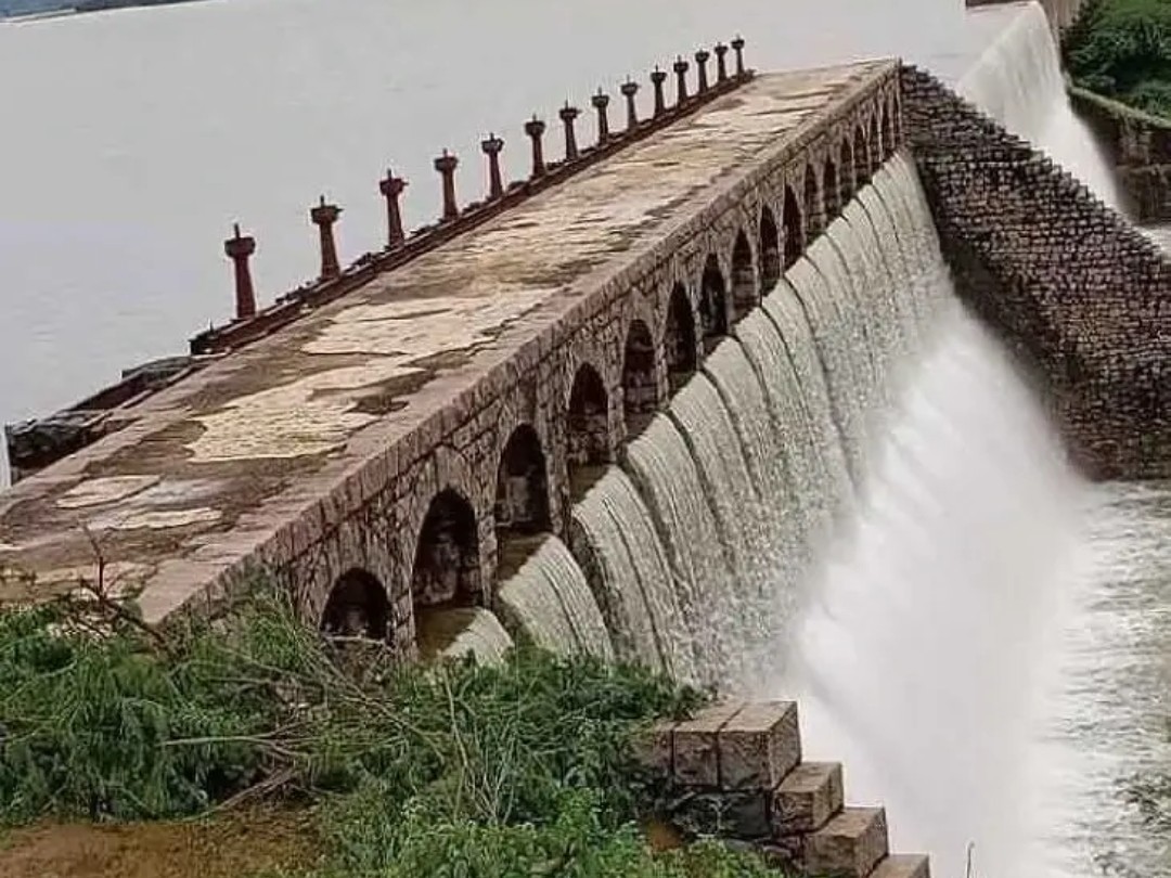 పోచారం ప్రాజెక్టు నుంచి 157 క్యూసెక్కుల నీరు విడుదల