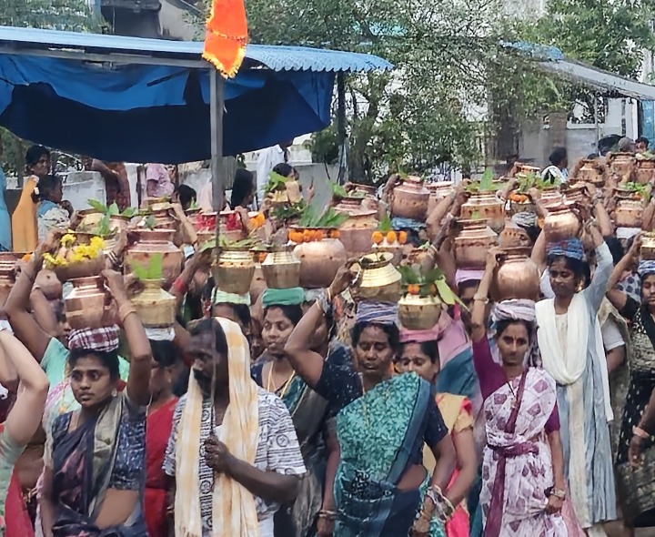 కాశీవిశ్వేశ్వర స్వామి ఆలయంలో వైభవంగా పూజలు