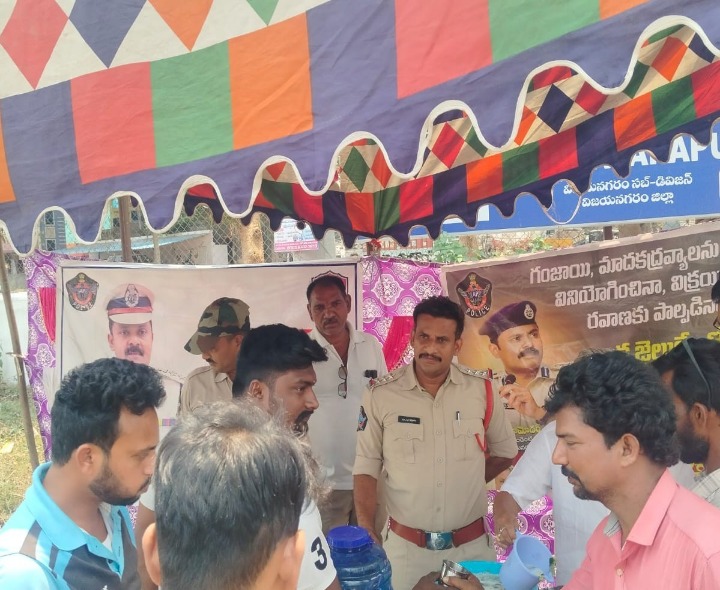 మజ్జిగ చలివేంద్రం ప్రారంభించిన సీఐ