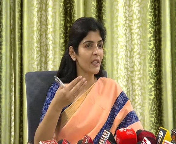 లైంగిక వేధింపులు.. రంగంలోకి మహిళా కమిషన్