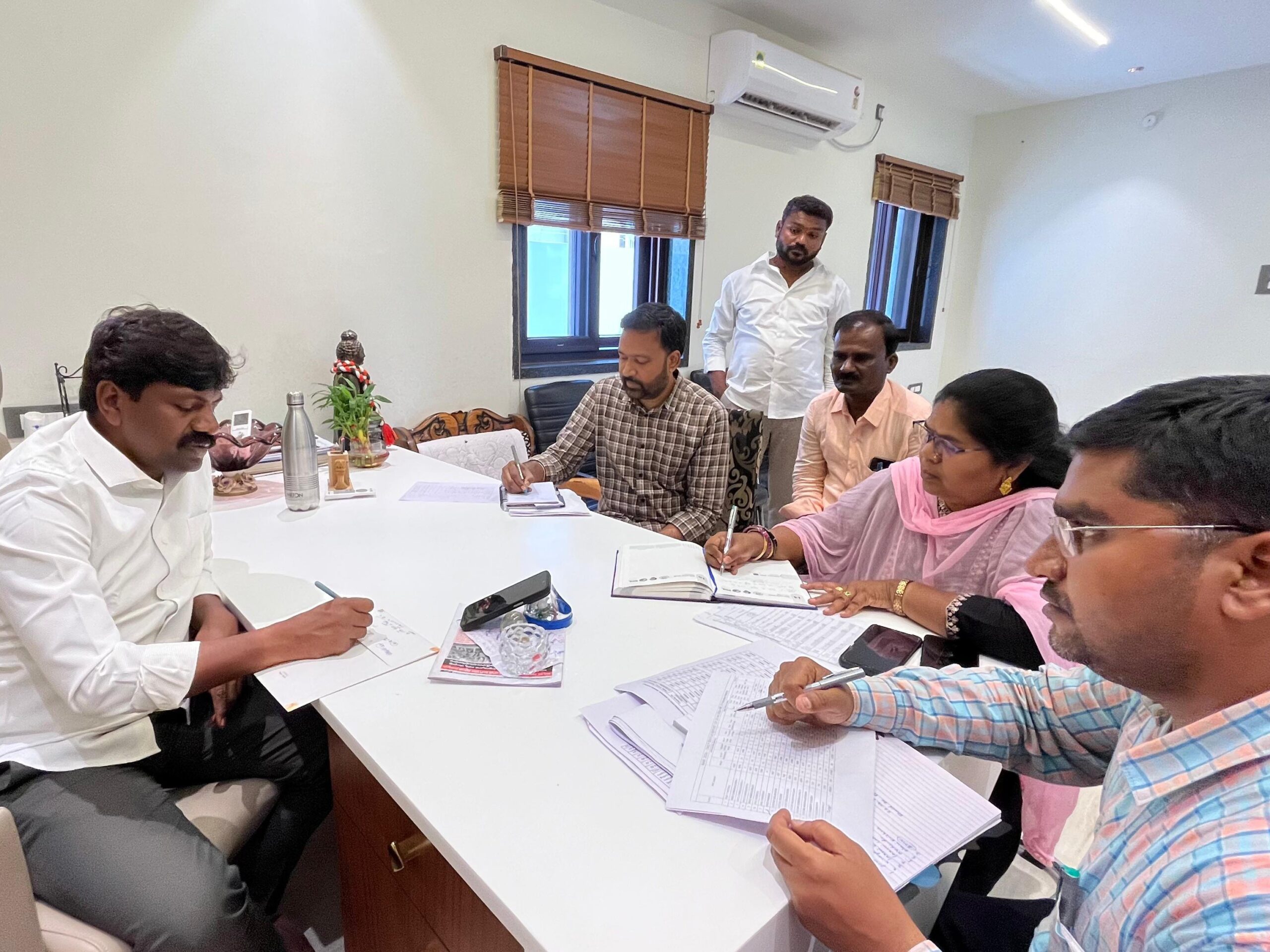 ధాన్యం కొనుగోలు పై అధికారులతో సమీక్ష