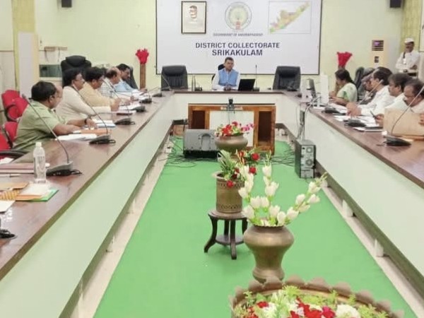 ప్రజాసేవలో నాణ్యత పెంచాలి: కలెక్టర్