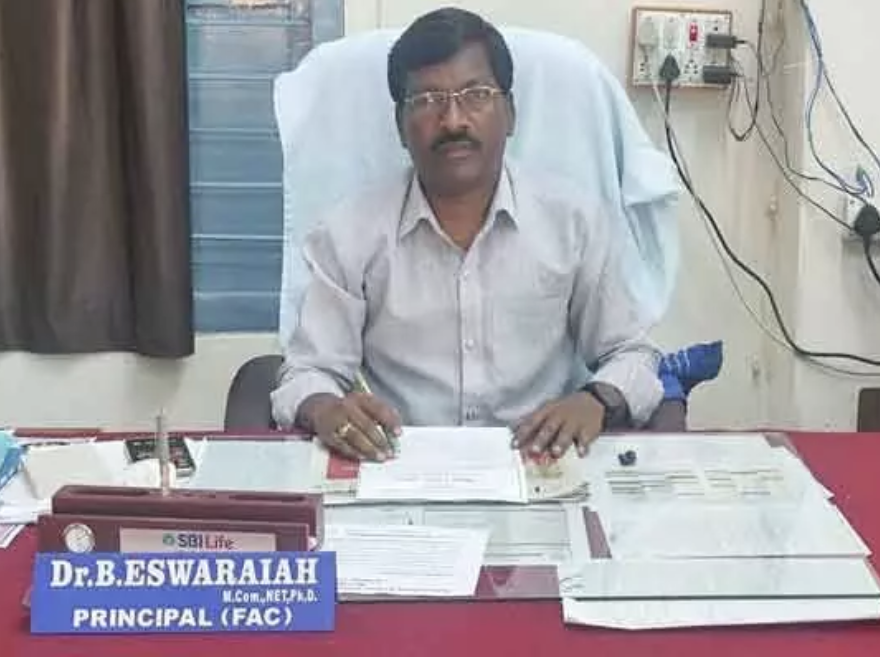 డిగ్రీలో మహిళా కళాశాలకే ప్రాధాన్యత