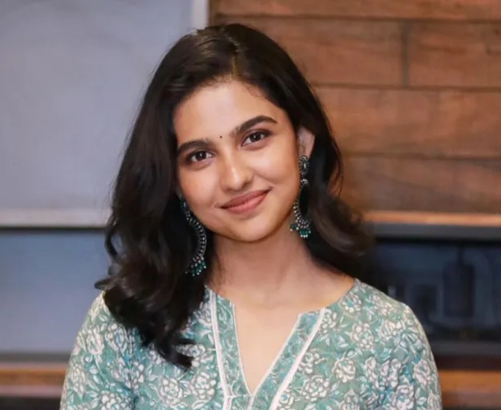 సినిమా లీక్ అవ్వడం బాధాకరం: మమితా బైజు