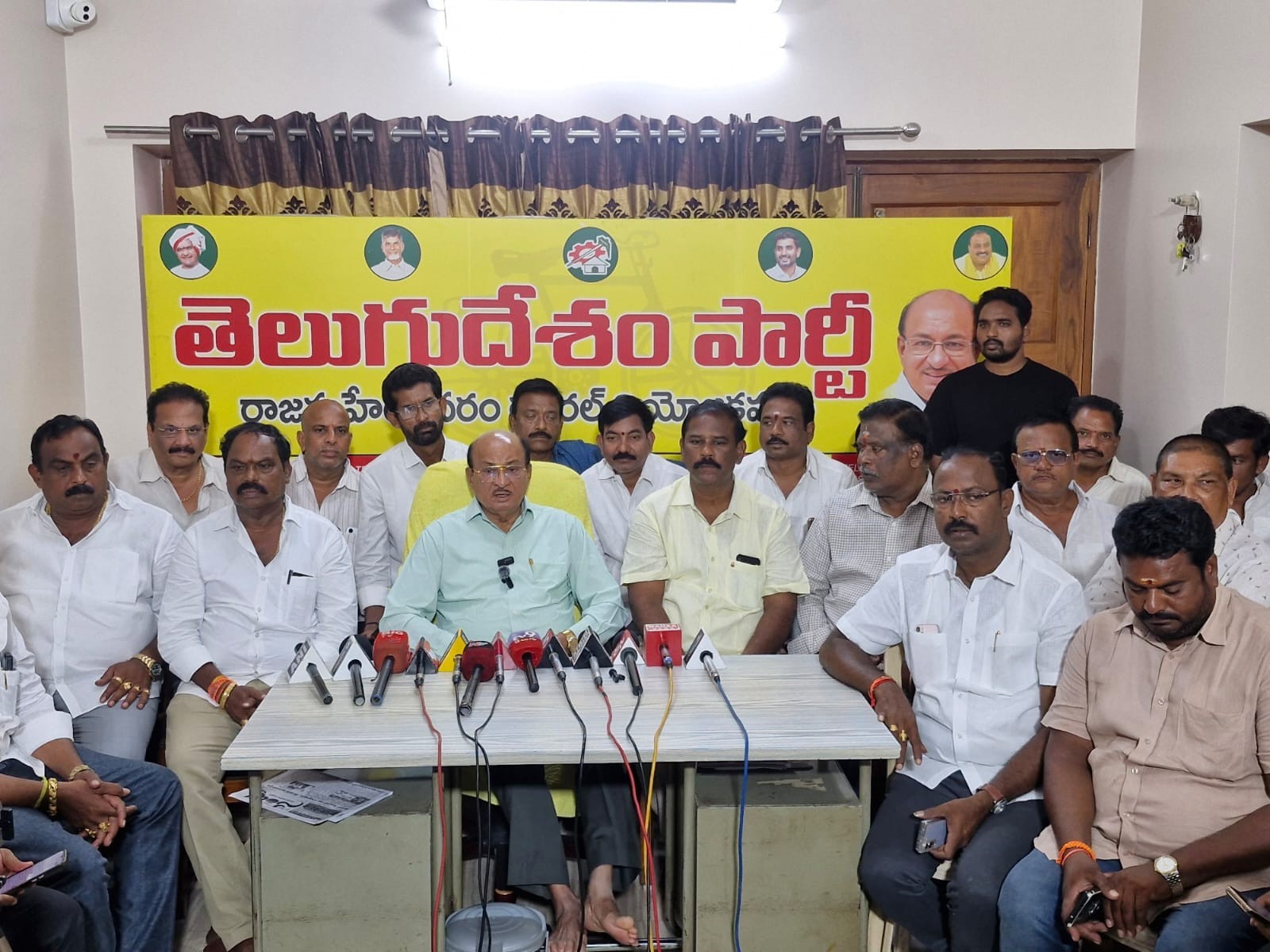 సాక్షి మీడియాపై బుచ్చయ్య చౌదరి ఫైర్