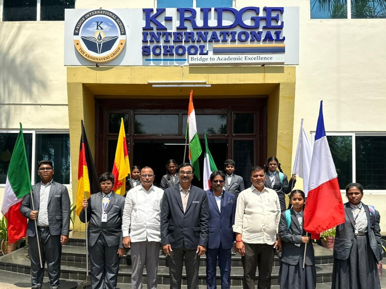 సప్తగిరి లైవ్‌లో కే-రిడ్జ్ విద్యార్థుల బహుభాషా ప్రతిభ