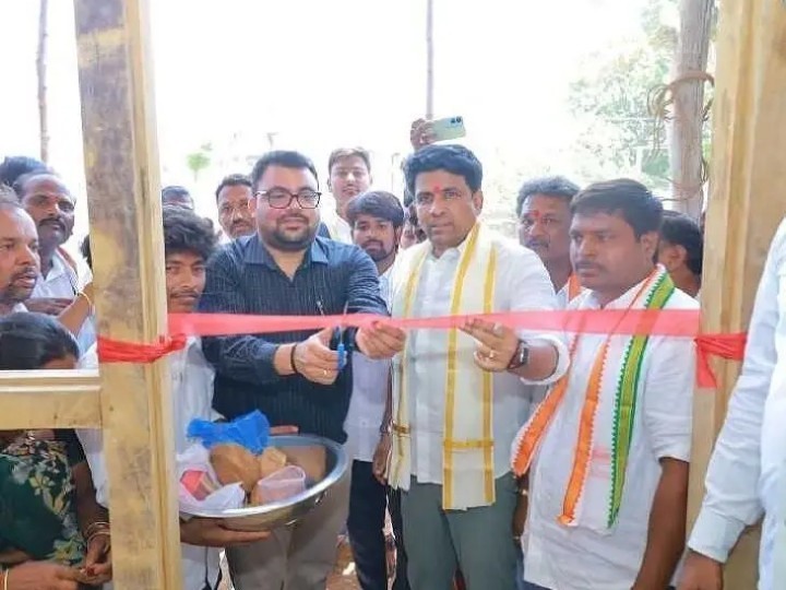 ఇందిరమ్మ ఇల్లును ప్రారంభించిన MLA