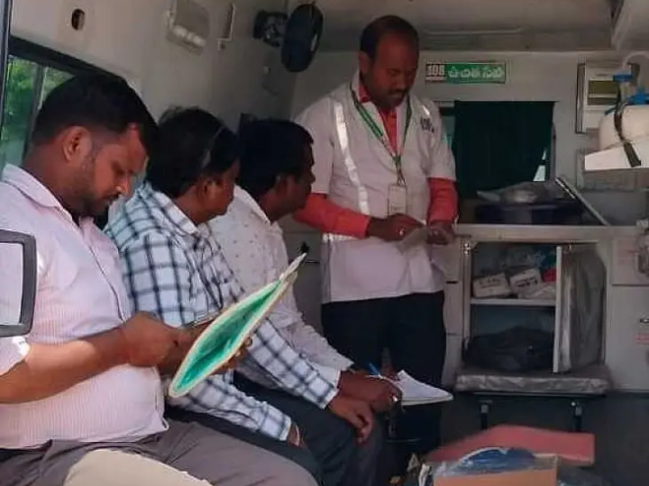 అంబులెన్స్‌ను తనిఖీ చేసిన ఆడిట్