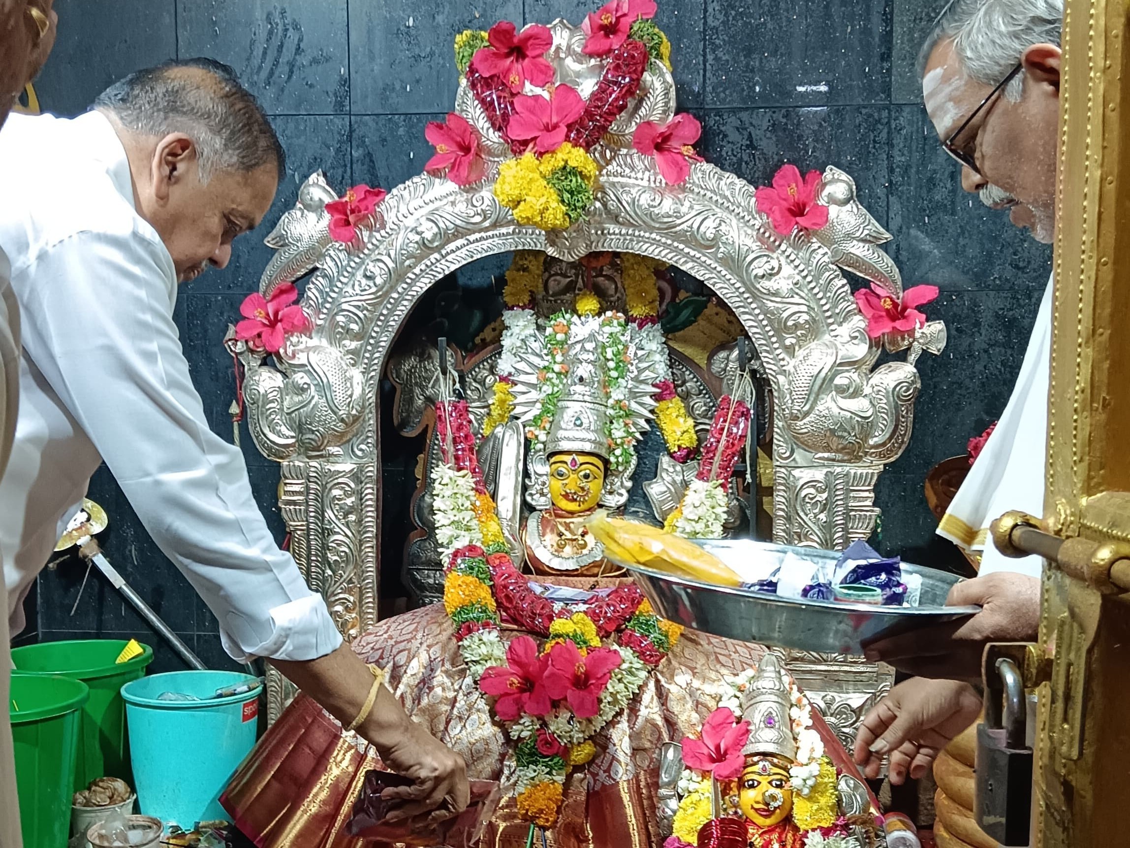 DY.CM ఆరోగ్యం కోసం ఎమ్మెల్యే ప్రత్యేక పూజలు