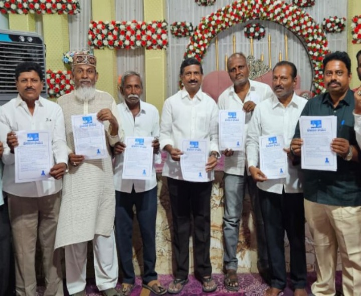 మానవతా సాయం పోస్టర్‌ను ఆవిష్కరించిన బీసీ రాజారెడ్డి