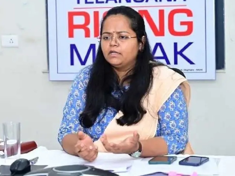 జిల్లాలో ప్రత్యేక బస్సులు ఏర్పాటు: కలెక్టర్