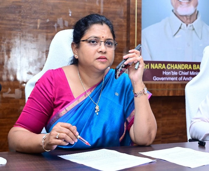 ప్రజా వినతులపై దృష్టి సారించిన కలెక్టర్