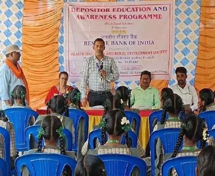 ‘సైబర్ నేరాలపై అప్రమత్తంగా ఉండండి’