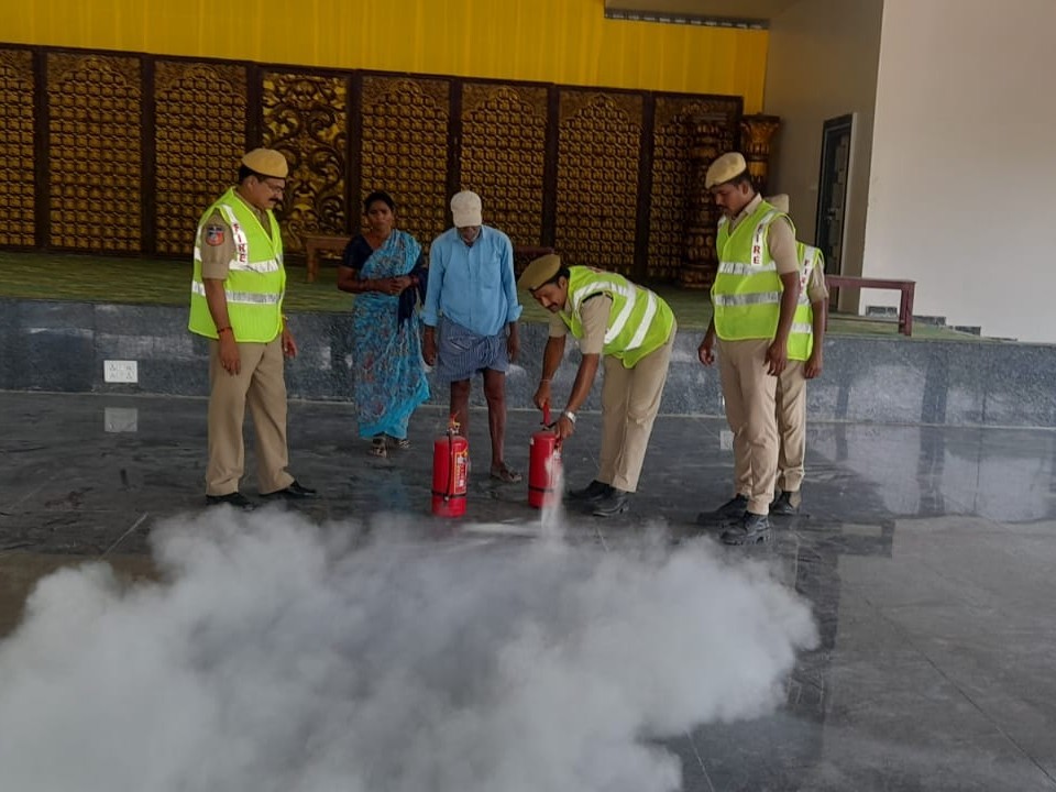 ములుగులో అగ్ని ప్రమాదాలపై అవేర్‌నెస్