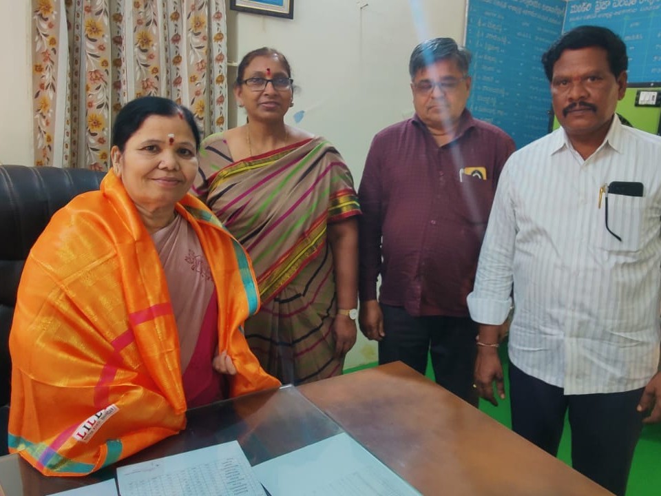 ఎంపీడీవో కార్యాలయాన్ని సందర్శించిన జడ్పీ సీఈవో