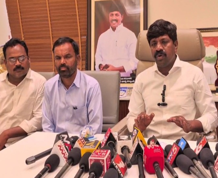 బాధ్యులపై విచారణ జరిపిస్తాం: ప్రభుత్వ విప్