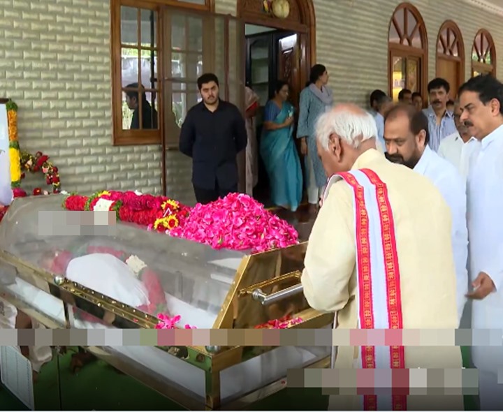 మాజీ సీఎంకు బండారు దత్తాత్రేయ నివాళులు