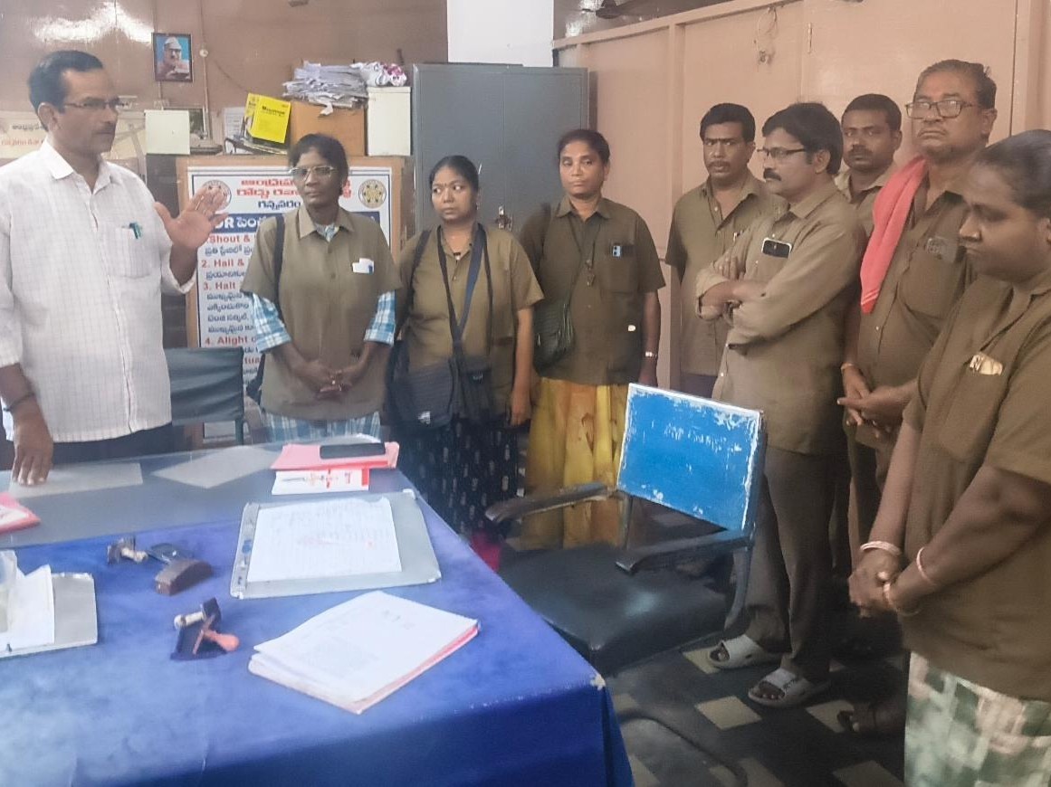 బస్టాప్‌లలో బస్సులు ఆగకపోవడంపై ఎమ్మెల్యే స్పందన