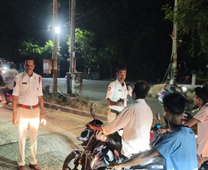 మద్యం తాగిన ఐదు మందికి జరిమానా