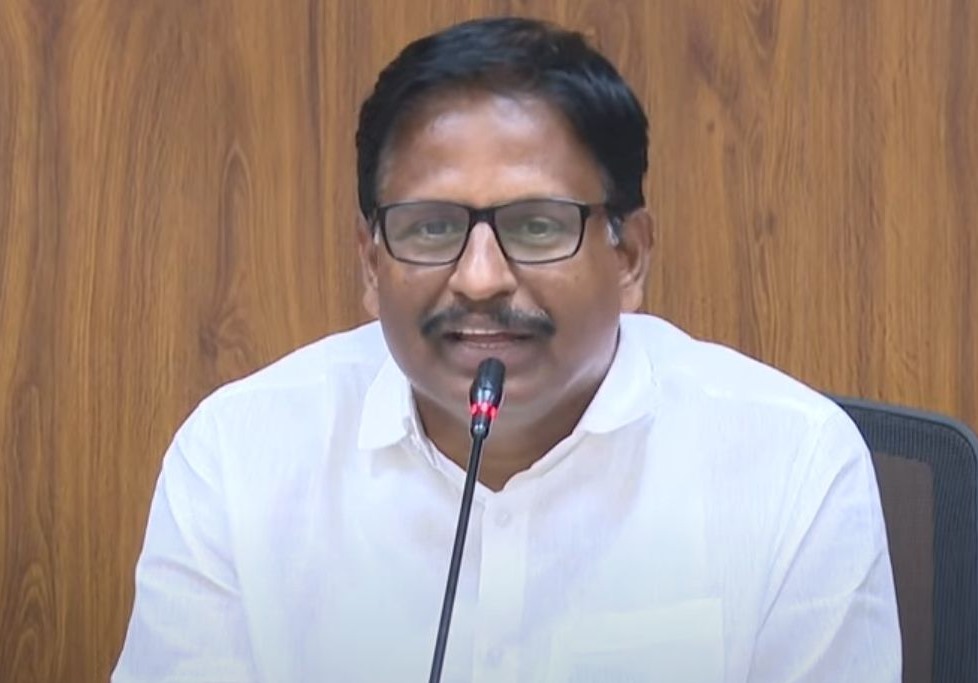 హైకోర్టుకు కొన్ని అభ్యంతరాలు ఉన్నాయి: యెన్నం