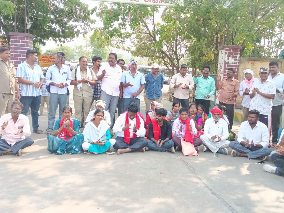 RTCని ప్రభుత్వ రంగంలో విలీనం చేయాలి: మల్లేష్