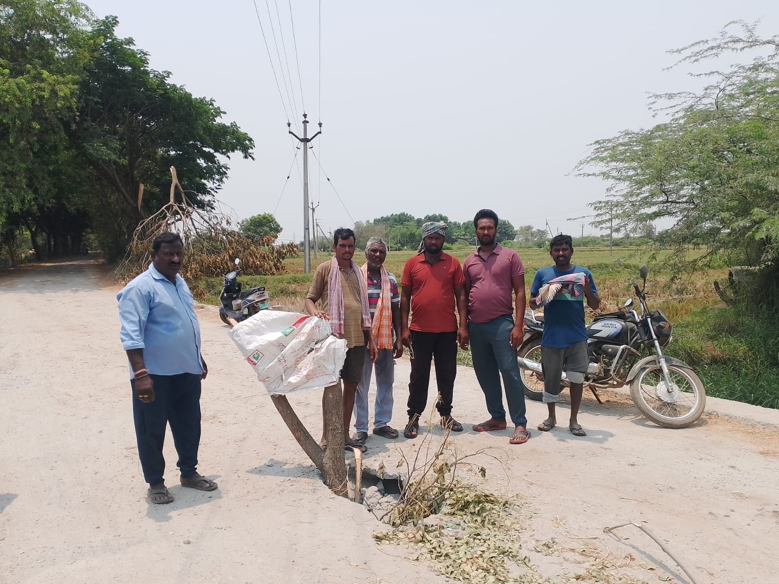 ‘చాకిరాల-రామాపురం మార్గం పట్టించుకోరా’
