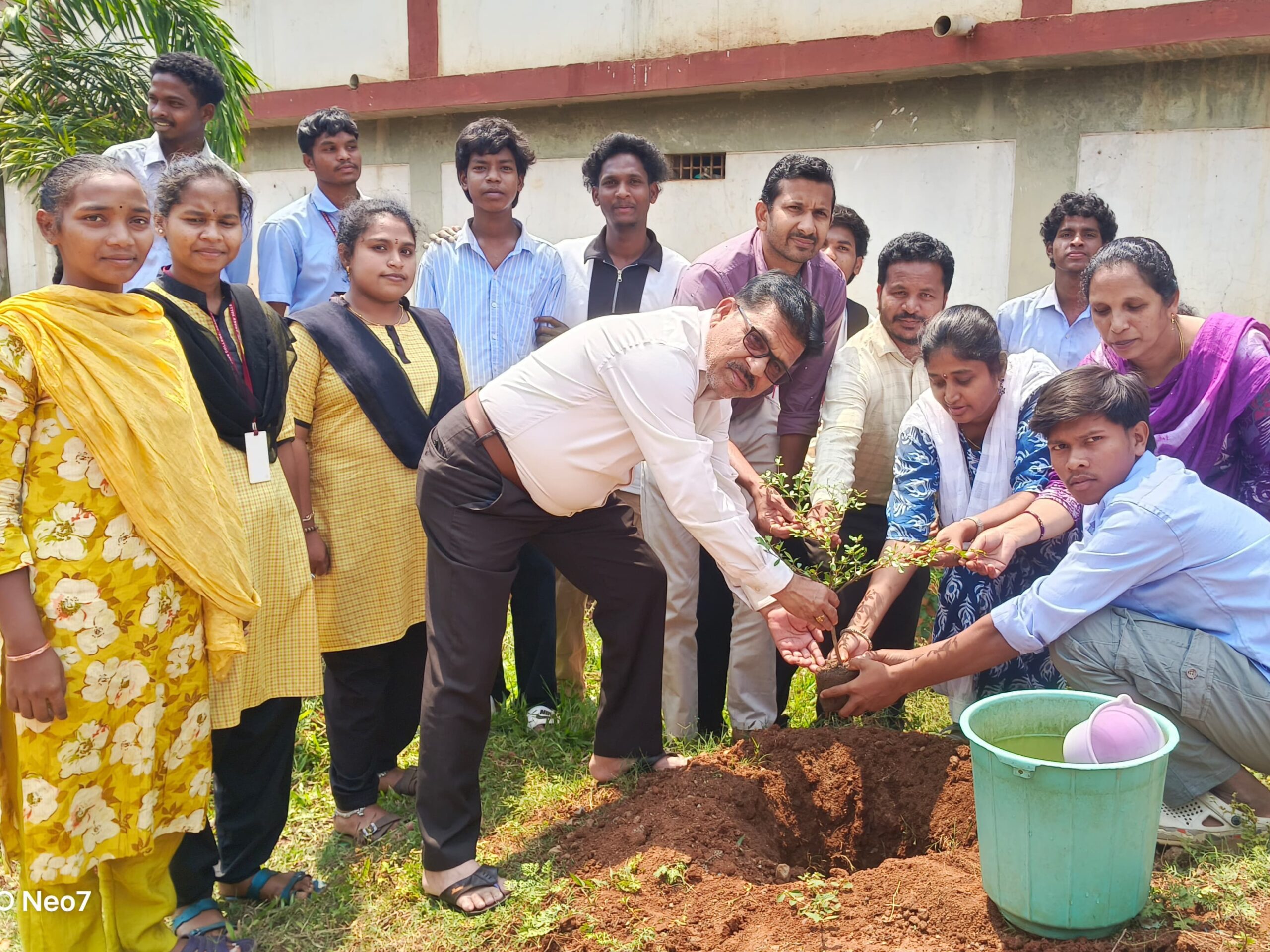 ‘మొక్కలు నాటి నేలతల్లి రుణం తీర్చుకుందాం’
