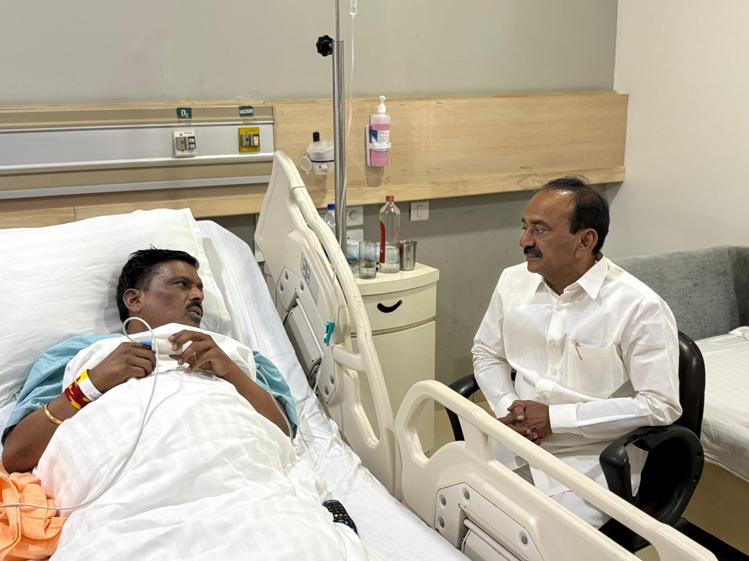 ఎమ్మెల్యేను పరామర్శించిన మల్కాజ్గిరి ఎంపీ