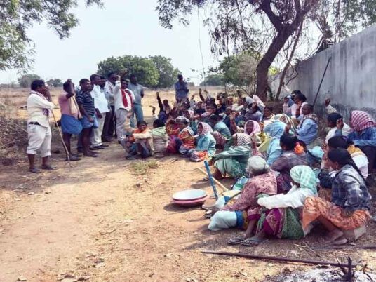 ‘ధరలకు అనుగుణంగా ‘ఉపాధి’ కూలి పెంచాలి’