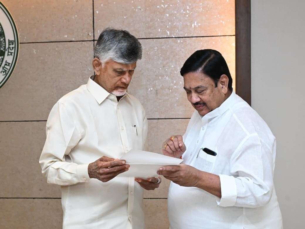 సీఎంని కలిసిన చీపురుపల్లి ఎమ్మెల్యే