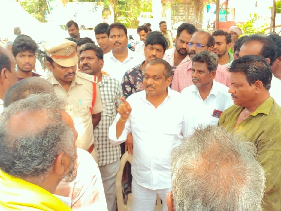 వారిపై కఠిన చర్యలు తీసుకోవాలి: వాసంశెట్టి