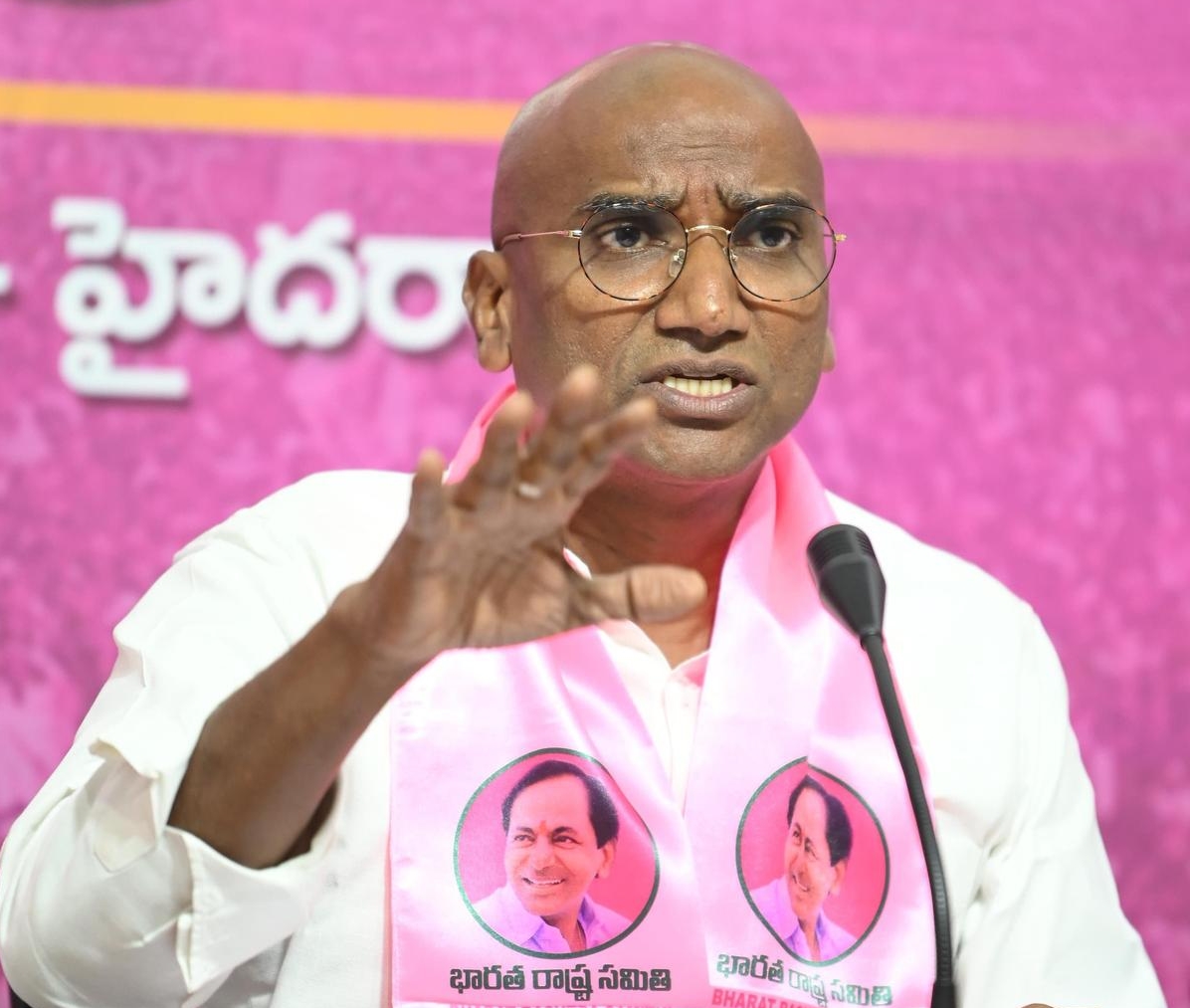 పోడు రైతులపై దాడులు ఆపాలి: RS ప్రవీణ్ కుమార్