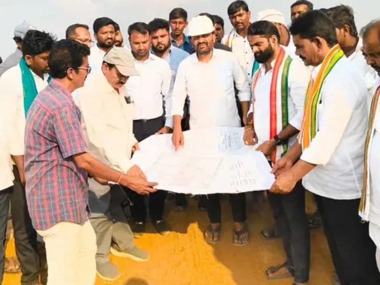 స్కూల్ పనులను త్వరగా పూర్తిచేయాలి: ఎమ్మెల్యే