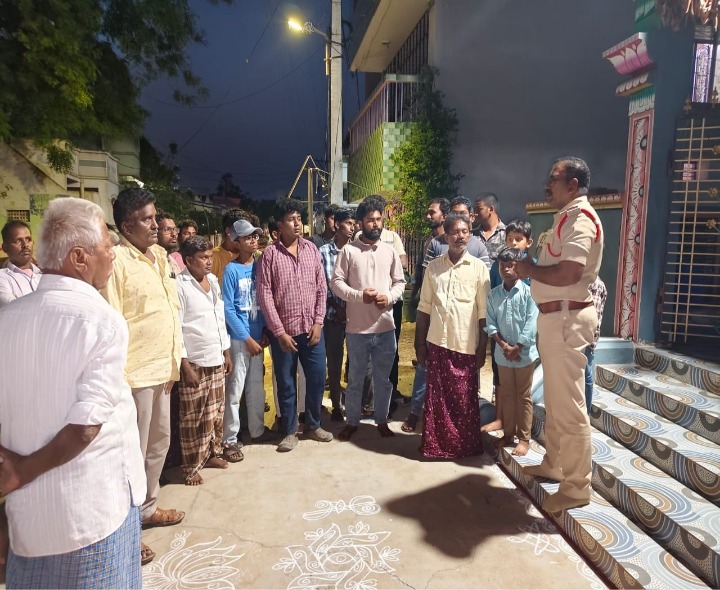 మన్నూరులో గ్రామ సభలు నిర్వహించిన పోలీసులు