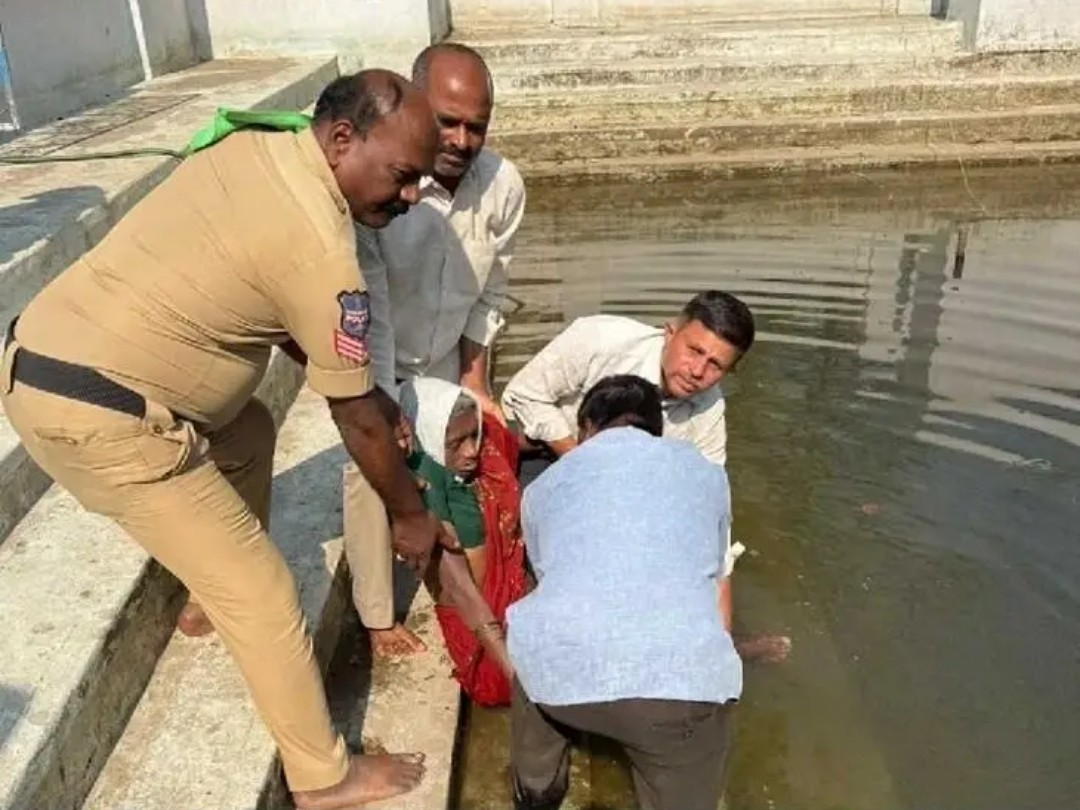 ఆలయ కోనేరులో పడి వృద్ధురాలి మృతి