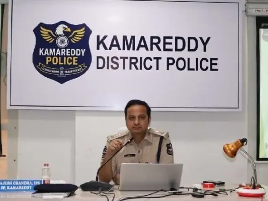 బస్సు టైర్ల గాలి తీసిన ఘటనపై కేసులు నమోదు