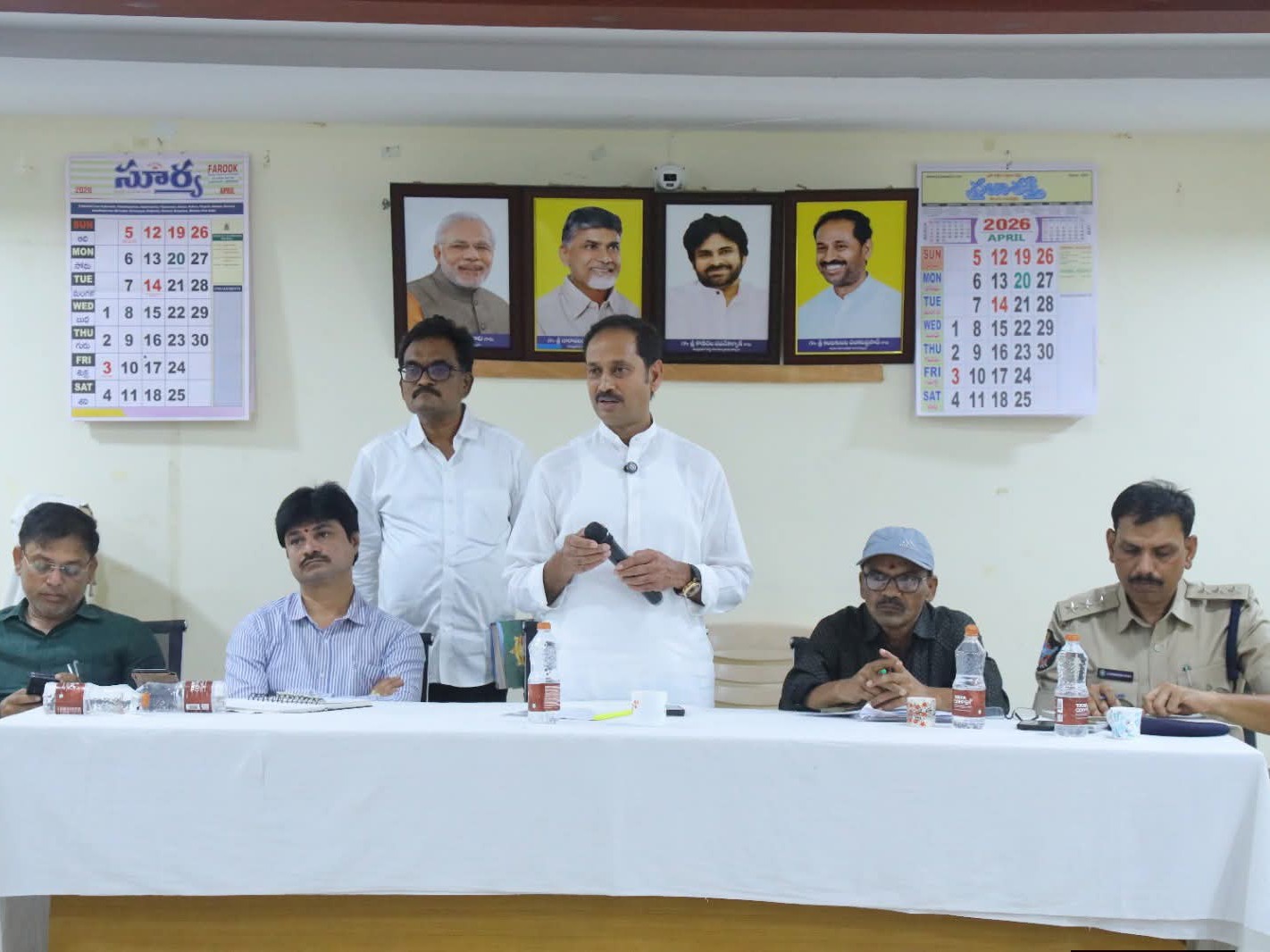 ప్రజలకు అండగా ఉండాలి: ఎమ్మెల్యే