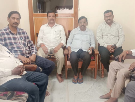 చేనేతపట్ల ప్రభుత్వం చిన్న చూపు తగదు: మాజీ జడ్పీటీసీ