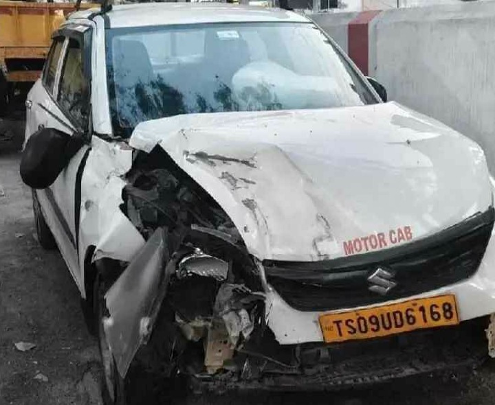 రోడ్డు ప్రమాదం.. కారును ఢీకొట్టిన ట్రాక్టర్