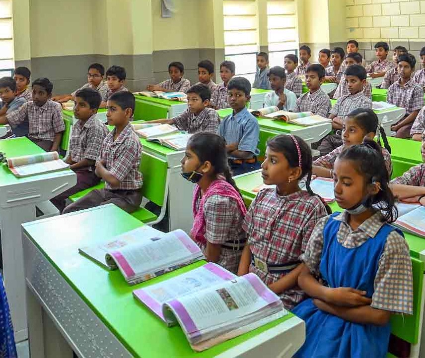 ప్రైవేట్ స్కూళ్లు ఒత్తిడి చేస్తున్నాయా?