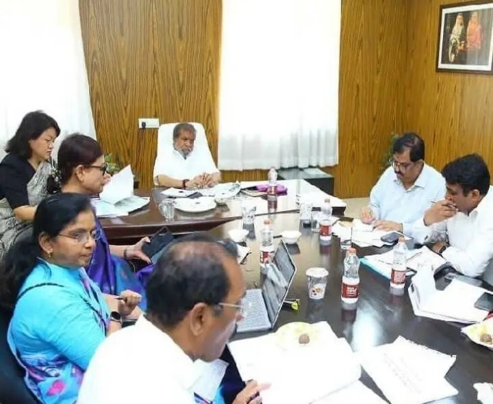 ఆయుష్ వైద్య సేవలపై మంత్రి సమీక్ష