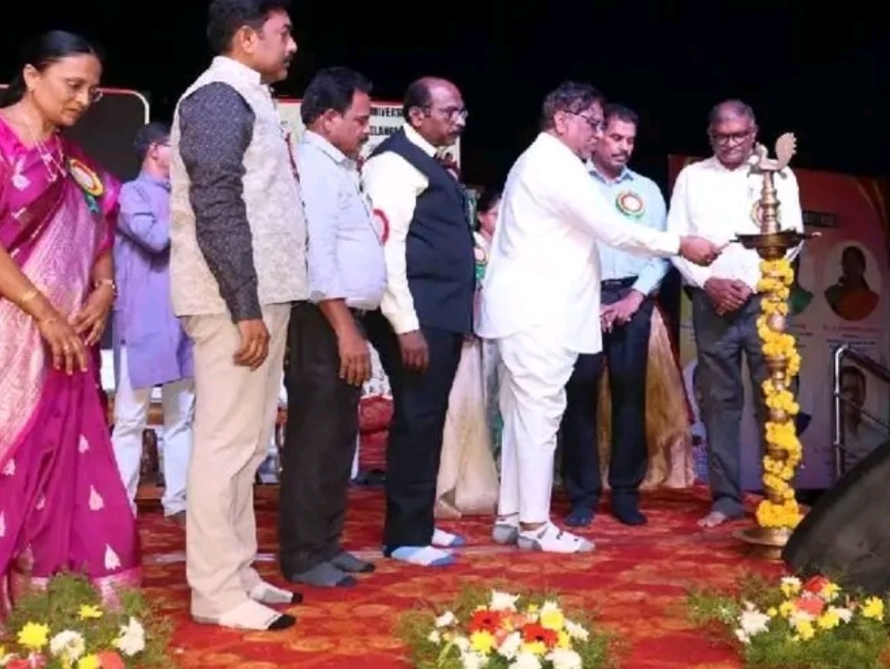 విద్యార్థులే దేశ భవిష్యత్తుకు పునాదులు: టీయూ వీసీ