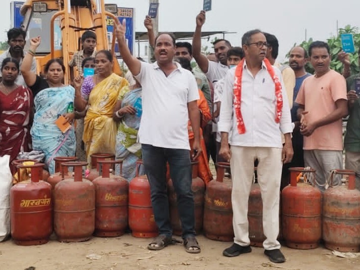 గ్యాస్ కష్టాలపై పోరుబాట