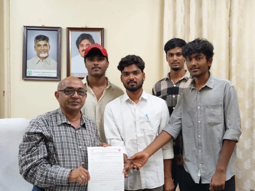 అడ్మిషన్ ఫ్లెక్సీలు తొలగించాలని వినతి