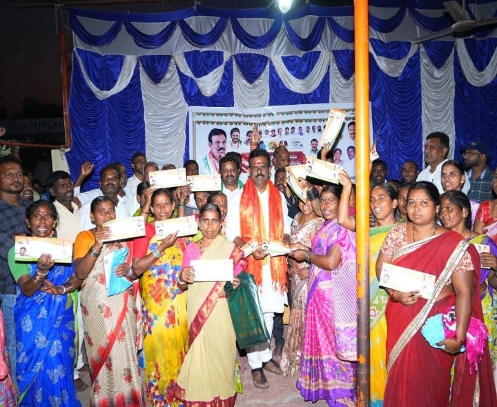 అర్హులందరికీ ప్రభుత్వ పథకాలు అందేలా కృషి: ఎమ్మెల్యే