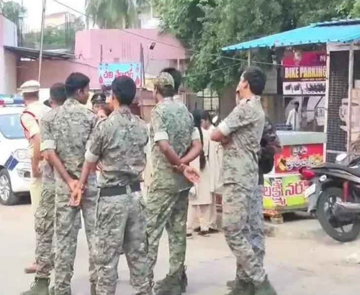 కొనసాగుతున్న RTC సమ్మె.. ముందస్తు అరెస్ట్