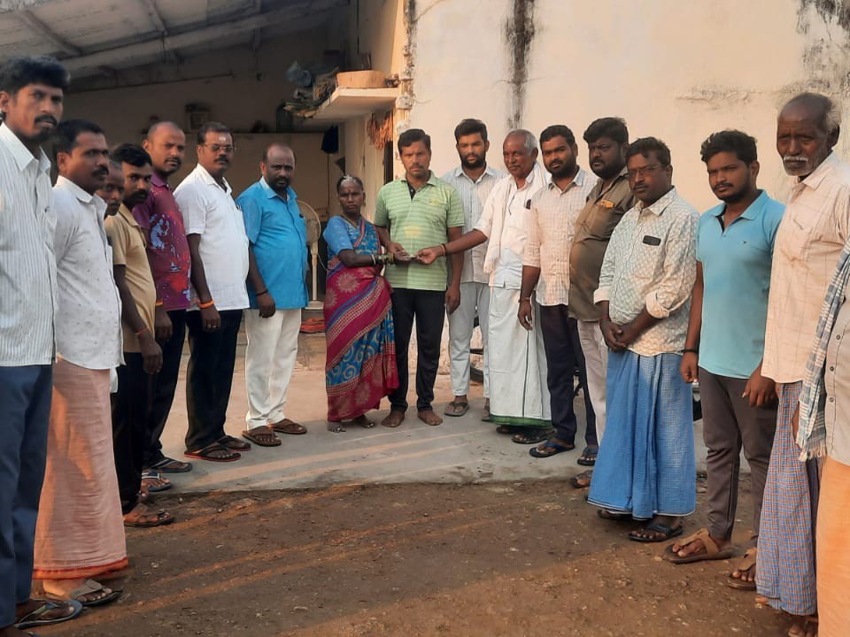 బాధిత కుటుంబాలకు ఆర్థిక సహాయం